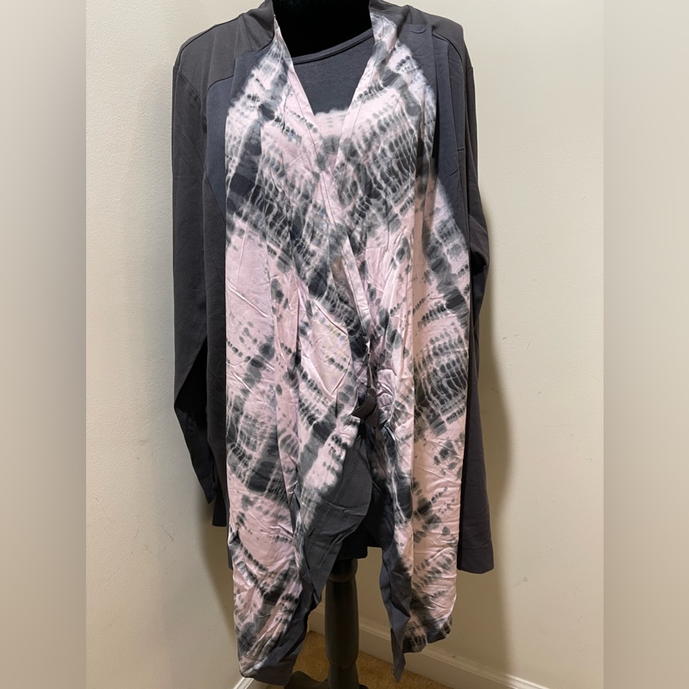 Tie dye T-shirt and Long sleeve shrug